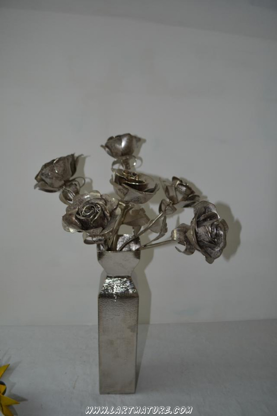 Vase - Cinq Roses - Sculpture de Mich Mao
