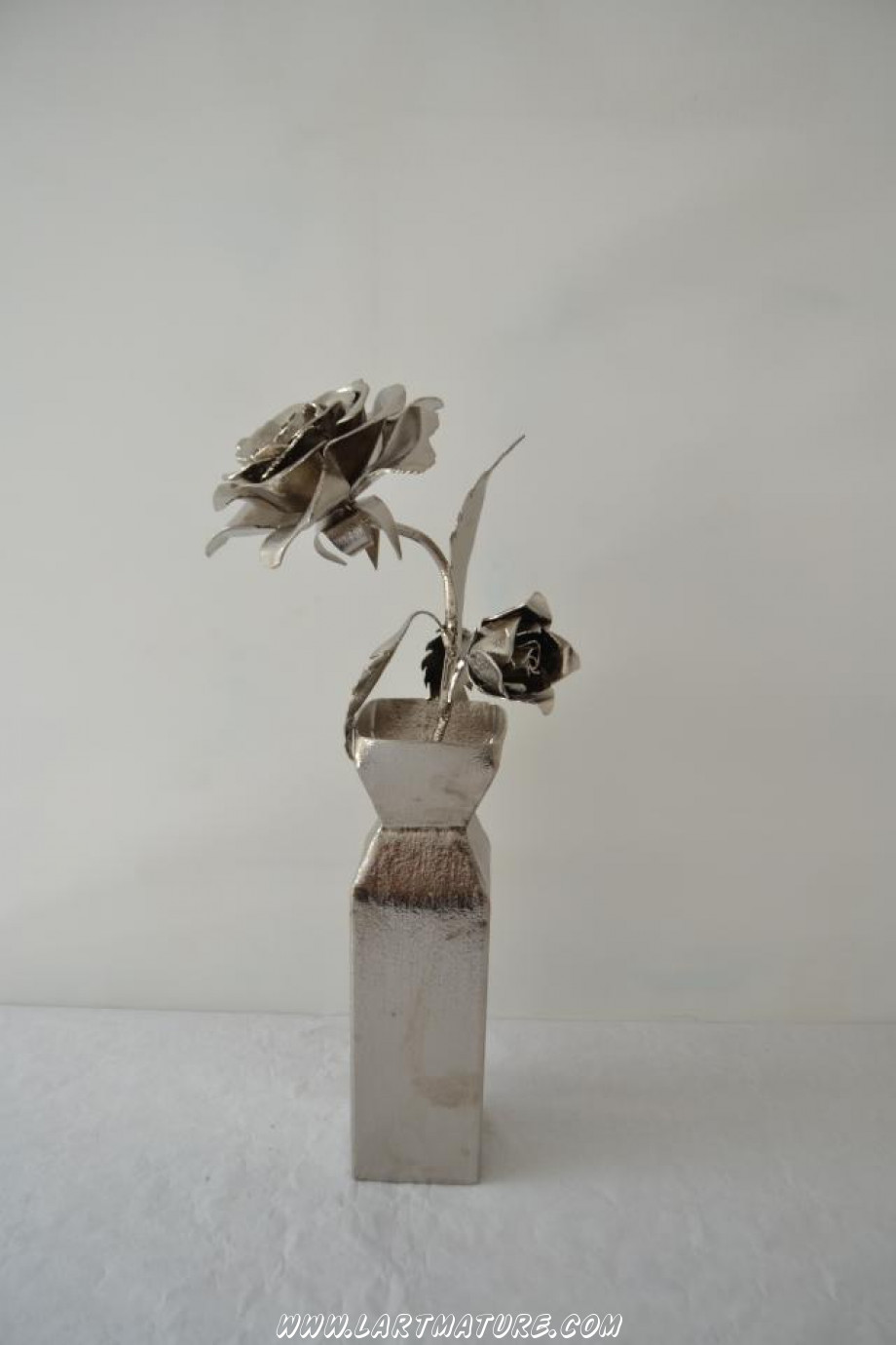 Vase - Deux Roses de Mich Mao Vase - Deux Roses - Sculpture de Mich Mao